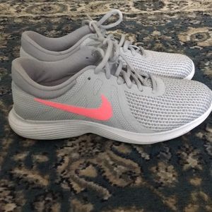 Women’s Nike revolution tennis shoes